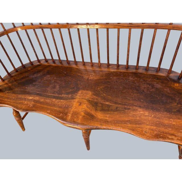 Early American Style Windsor Bench Settee For Sale - Image 4 of 6