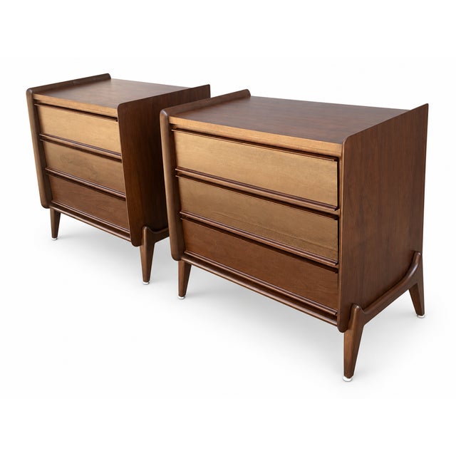 Brown Mid Century Modern Walnut Nightstands. - Pair For Sale - Image 8 of 10