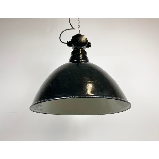 Black East German Black Enamel Factory Light by LBD Veb Leuchtenbau, Dresden, 1950s For Sale - Image 8 of 16