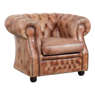 English-Style Chesterfield Club Chair in Cowhide Leather For Sale