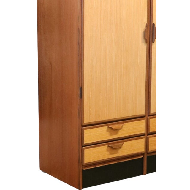A fantastic wardrobe from Danish Omann Jun with its elegant and stylish interior. The wardrobe is made of teak and...