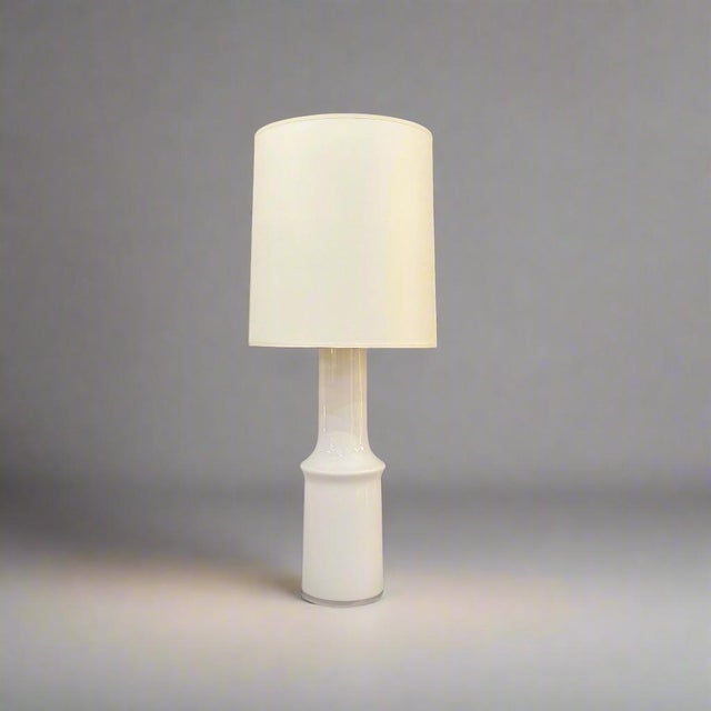 A single Modernist glass table lamp designed by Gert Nystrom for Hyllinge Glassworks. White cased glass with nickel fittings.