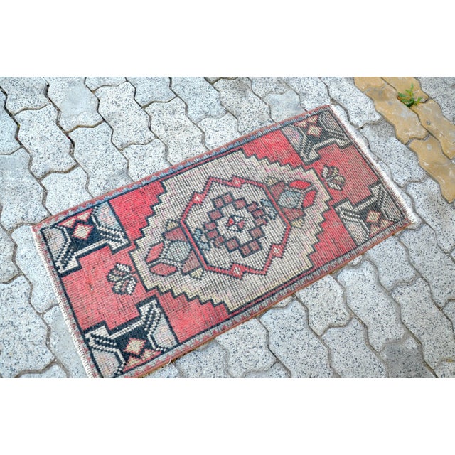 1960s Vintage Pale Red Boho Style Rug For Sale - Image 4 of 6