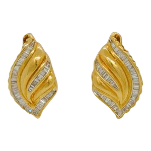 White Diamond Baguette Earrings in 18K Yellow Gold - A Pair