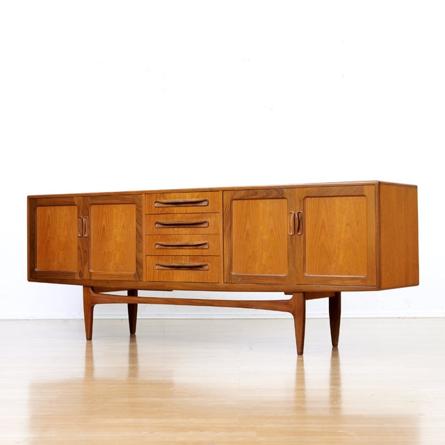 1960s Long Teak Mid Century Credenza by Vb Wilkins for G Plan, Attributed For Sale In Los Angeles - Image 6 of 10