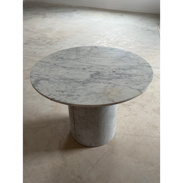 Angelo Mangiarotti Minimalist Post-Modern Round White Marble Dining Table + Cylindrical (Italy) For Sale - Image 4 of 10
