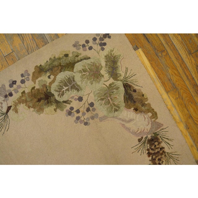 1930s Ivory Cream Floral Rustic Folk Art American Hooked Rug Hand Knotted 3'2" X 5'6" Wool Carpet For Sale - Image 4 of 6