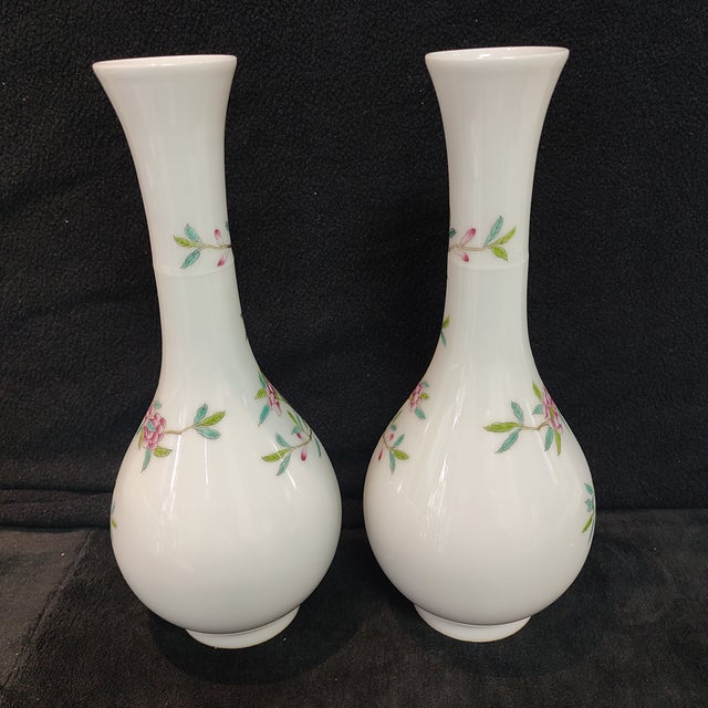 Early 20th Century A Pair of Chinese Ceramic Vase,Qianlong Marked Famille Rose Porcelain Vase Hand Painted Flowers and Birds Pattern For Sale - Image 5 of 12