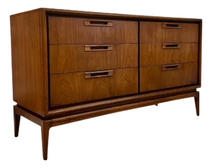 1970s Vintage Mid Century Modern Six Drawer Dresser Dovetailed Drawers and Sculpted Handles