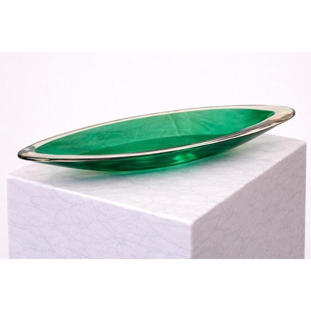 This elegant elongated oval form showcases Lindstrand’s mastery of controlled color and glassmaking technique. The richly...