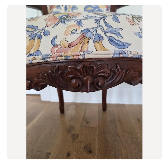 French Mid 20th Century Froelich Furniture Company Louis XV Style Parlor Chairs For Sale - Image 3 of 4