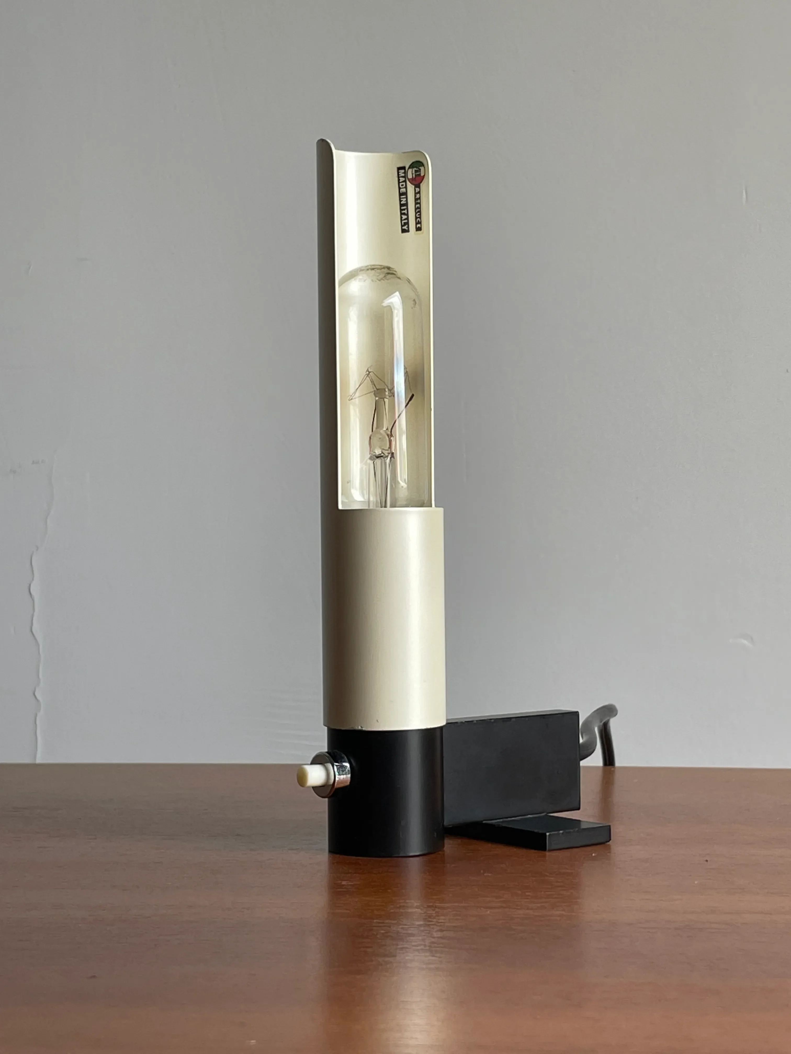 1950's Gino Sarfatti for Arteluce Model 585 Minimalist Table Lamp
