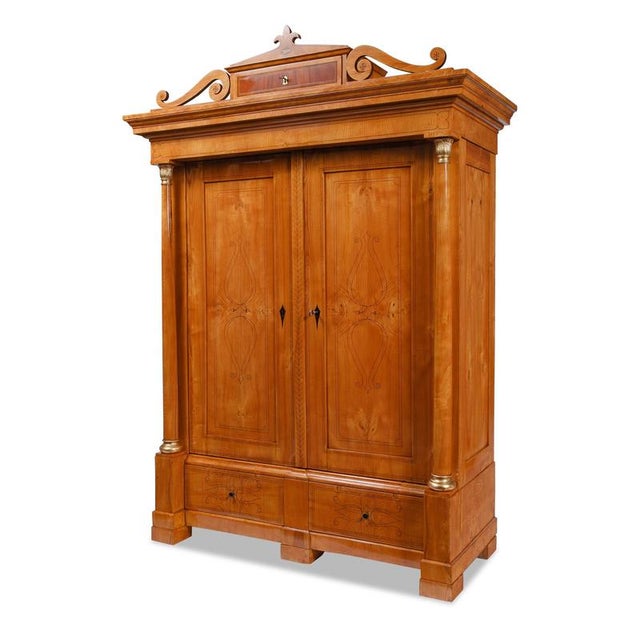 Hallway cabinet from Gänsefurth Castle, Thuringia; Biedermeier, circa 1820–1830; ash; back panel partially solid ash; fine...