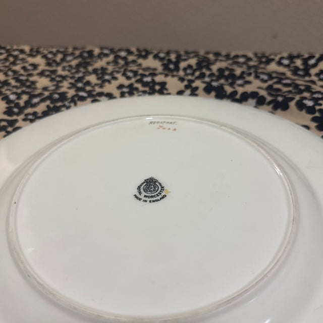 Royal Worcester Hand-Painted Bird Cabinet Plate With Yellow Border For Sale In New Orleans - Image 6 of 7
