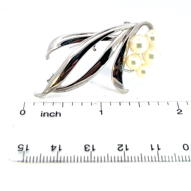 1990s Mikimoto Estate Akoya Pearl Brooch 6.40-5.30 mm Silver For Sale In New York - Image 6 of 8
