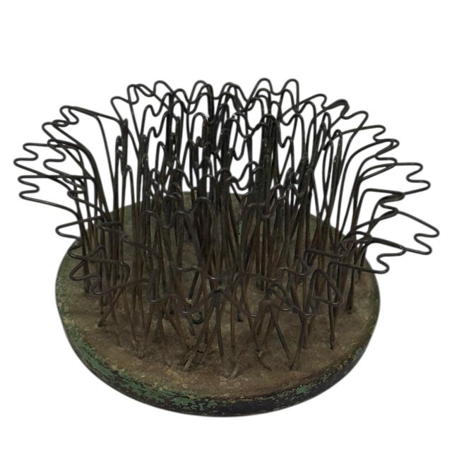 Mid-Century Modern Vintage Blue Ribbon Flower Holder Company Green Metal Hairpin Flower Frog No. 5 For Sale - Image 3 of 11