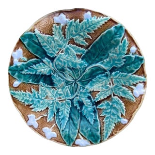19th Century English Majolica Leaves and White Flowers Plate For Sale