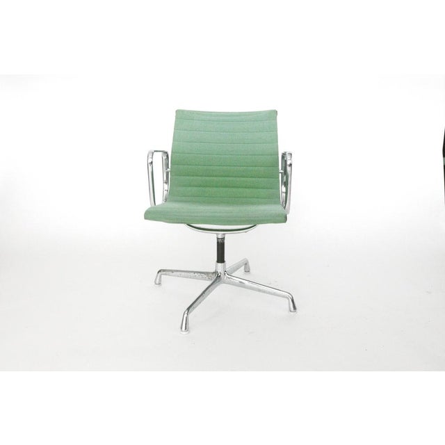 EA 108 Swivel Chair with Aluminium Frame by Charles & Ray Eames for Herman Miller / Vitra, 1970s, in Good conditions....