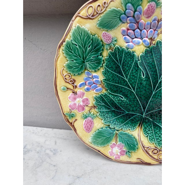 Victorian English Majolica Strawberry & Grapes Plate Wedgwood Circa 1920 For Sale - Image 3 of 4