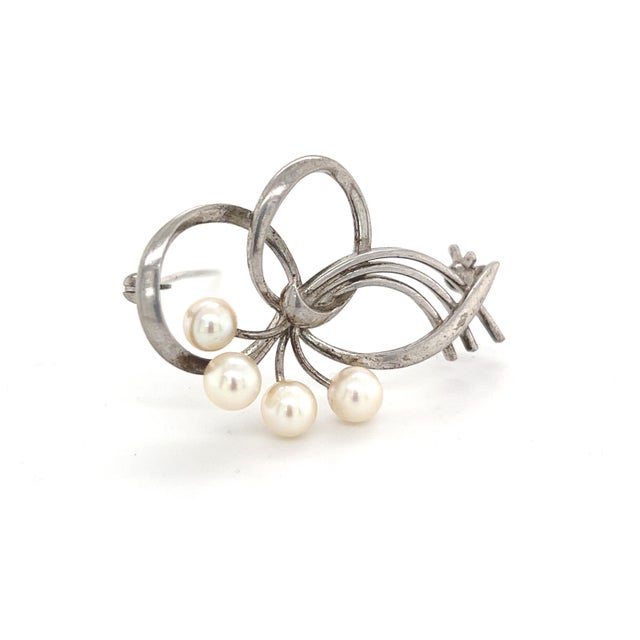 Metal 1990s Mikimoto Estate Akoya Pearl Brooch Sterling Silver 5.5 Mm M232 For Sale - Image 7 of 9