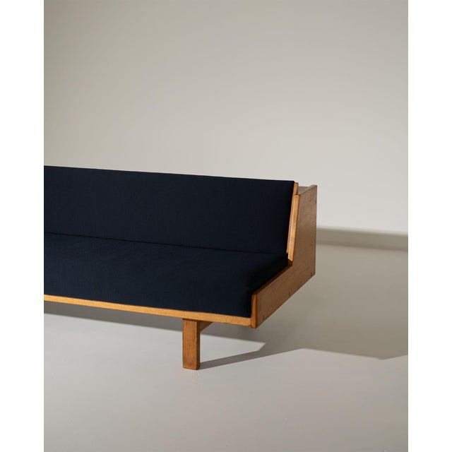 GE258 Sofa Bed by Hans J. Wegner for Getama, 1950s For Sale - Image 15 of 16
