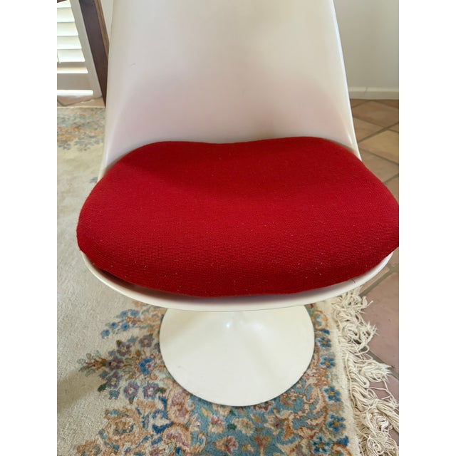 Designed by Eero Saarinen in 1956, the Tulip Chair remains one of the most iconic and influential pieces of modern...