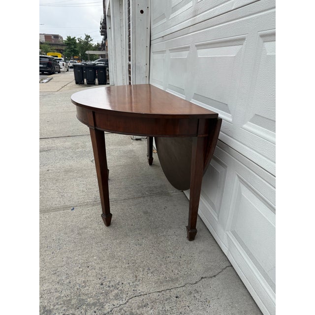Traditional Vintage Federal Style Mahogany Gateleg Round Drop Leaf Dining Table For Sale - Image 3 of 12