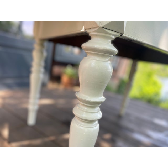 This charming antique extendable table has been repainted by us; the surface has been sanded and oiled. Width: 111 cm,...