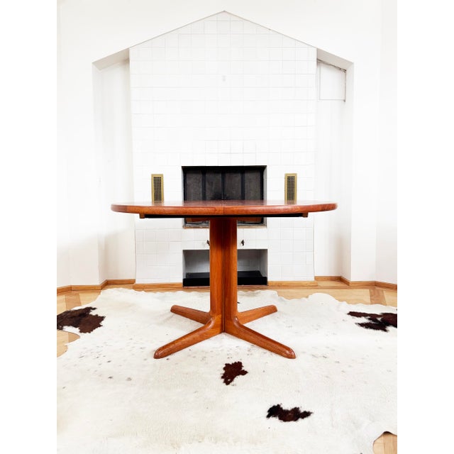 Danish MCM Ex.+ Teak Wood Grain Dining Table by Dyrlund Denmark 1960s, Mod. 9276 For Sale - Image 6 of 13