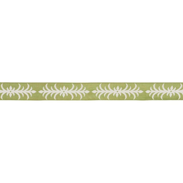 Derived from the beloved Acanthus Stripe pattern, this woven tape features a stylized leaf motif and provides an elegant...
