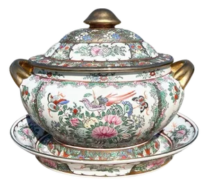 Early 20th Century Gilt Chinoiserie Pink Famille Rose Oval Ceramic Tureen with Lid and Underplate