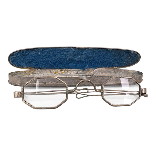 Antique Victorian/Edwardian Folding Octagonal Reading Spectacles With Original Blue-Lined Metal Case, Circa 1890–1915 For Sale