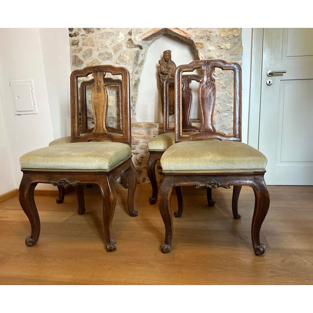 Four original Baroque chairs, circa 1760 Walnut Height: 106 cm Width: 54.5 cm Depth: 50.5 cm Seat height: 53.5 cm Signs of...