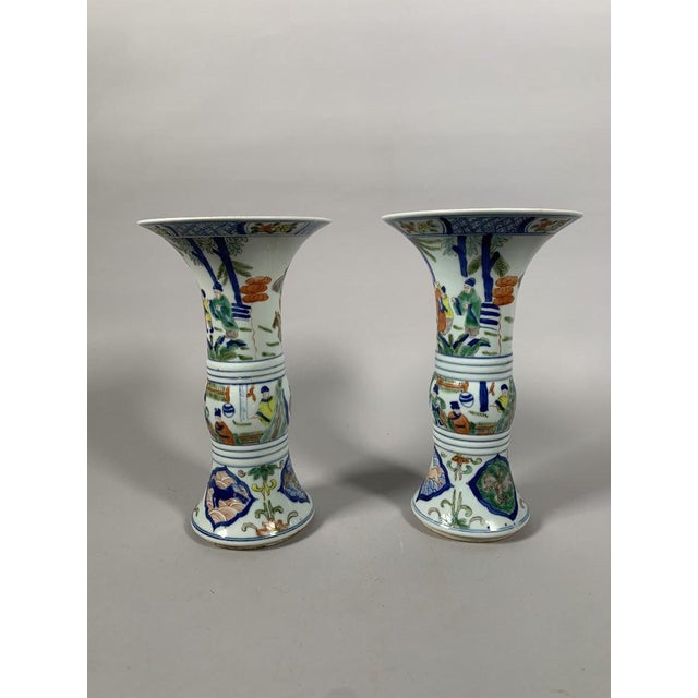 Pair of Gu Wucai vases in 19th-century Chinese porcelain For Sale - Image 4 of 10