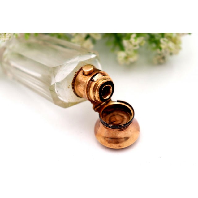 Perfume Bottle in Glass and 15K Gold For Sale - Image 5 of 6
