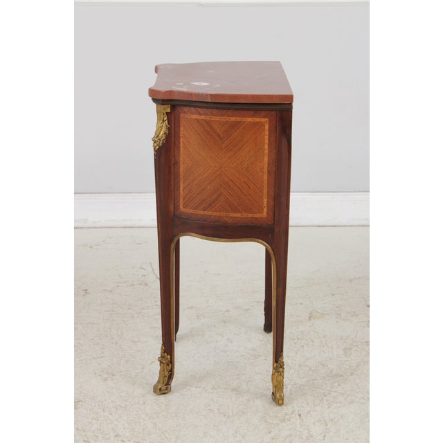 French Louis XV Marble Top Bronze Mounted Nightstand For Sale - Image 4 of 17