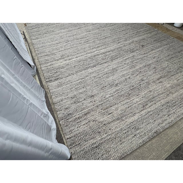 Rh Saravia Wool & Jute Rug – 9x12 Grey Multi | Handwoven Wool & Jute | Made in India For Sale - Image 17 of 18