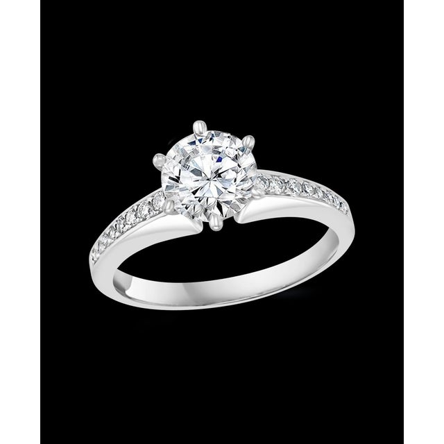 GIA Certified 1.01 Carat VS2, E Round Solitaire Diamond Engagement Platinum Ring For Sale - Image 17 of 18