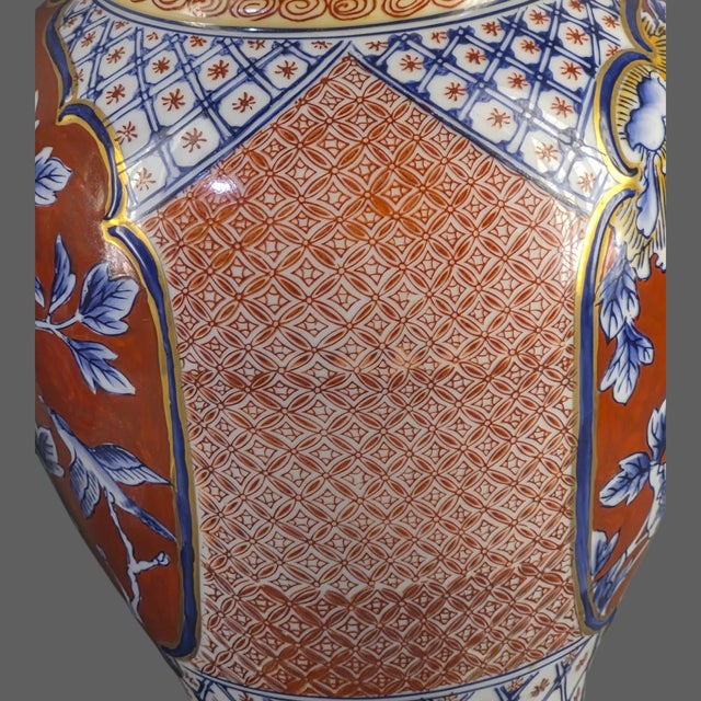 Brick Red Vintage Table Lamps Floral Asian Japanese Imari Brass Base - a Pair For Sale - Image 8 of 17