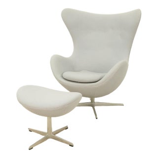 Mid Century Modern Egg Lounge Chair & Ottoman Arne Jacobsen for Fritz Hansen For Sale