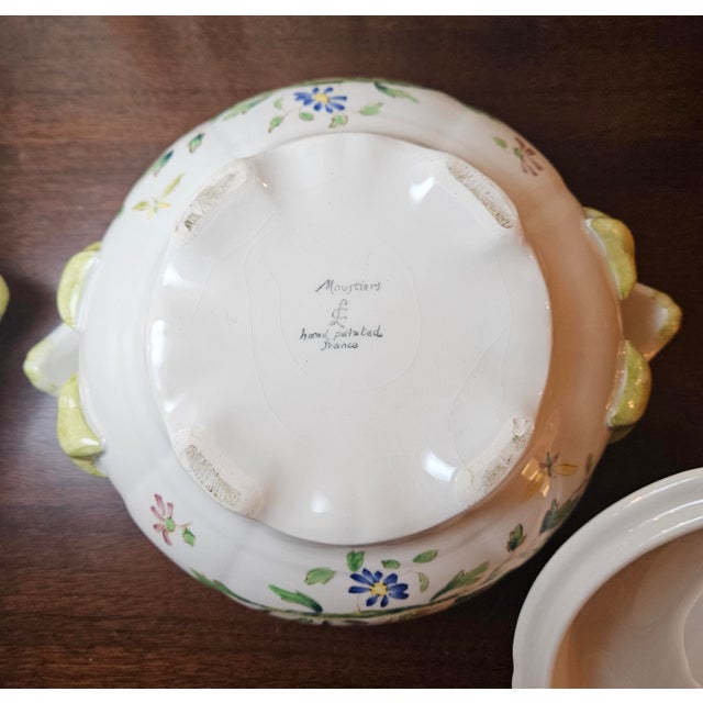 1970s French Hand Painted French Longchamp Moustiers Faience Casseroles - a Pair For Sale - Image 16 of 18