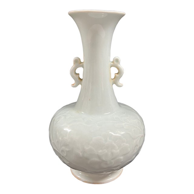 Late 20th Century Chinese Art Antique White Glazed Porcelain Qingbai Vase For Sale