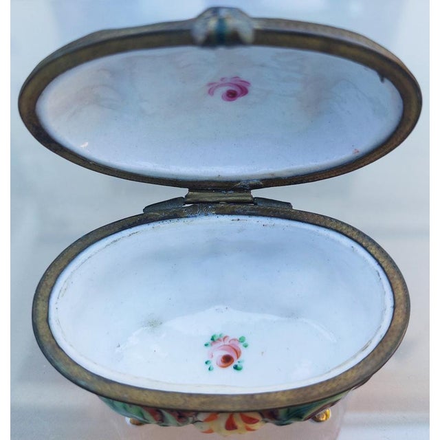 Vintage antique porcelain box, jewelry box, trinket box, or pillbox from the 19th century, made by the House of Sèvres....