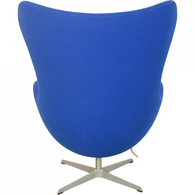Blue Egg Chair in Blue Fabric by Arne Jacobsen, 2000 For Sale - Image 8 of 13