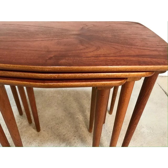 Danish Boat-Shaped Teak Nesting Side Tables, 1960s, Set of 3 For Sale - Image 11 of 18