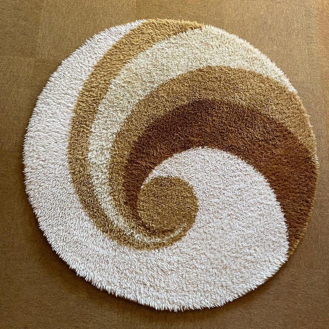 Small rug with Pop Art pattern Decade: 1970s Orgin: Germany Producer: REICHEL, Germany This rug is a great example of...