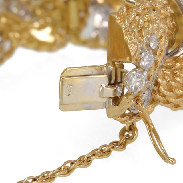 Late 20th Century Estate 6.5ct Diamond 18k Two Tone Gold Curved Dome Link Bracelet For Sale - Image 5 of 5