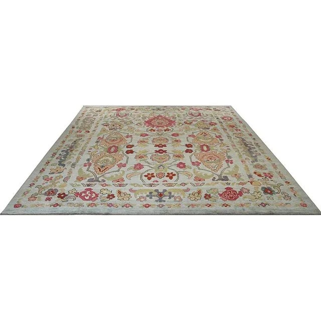 ACTUAL SIZE: 11’5″ x 16’3″ PRIMARY COLOR: Ivory / Cream / Pink AGE: New (It's made in the 1990s and never been used)...