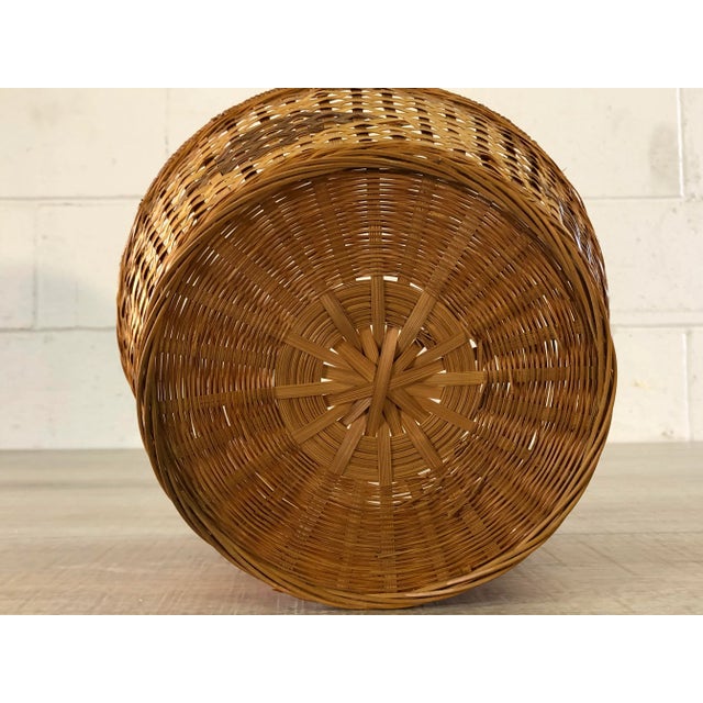 1970s Vintage Round Multi-Colored Wicker Basket For Sale - Image 5 of 7