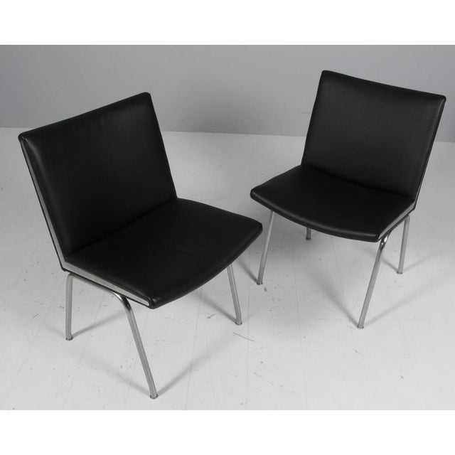 Hans j. Wegner lufthavnsttole designed for kastrup airport. Upholstered with black leather. Base and sides in steel. Model...
